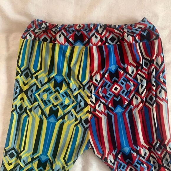 LuLaRoe TC Jester Leggings Plus size Graphic - Picture 5 of 7